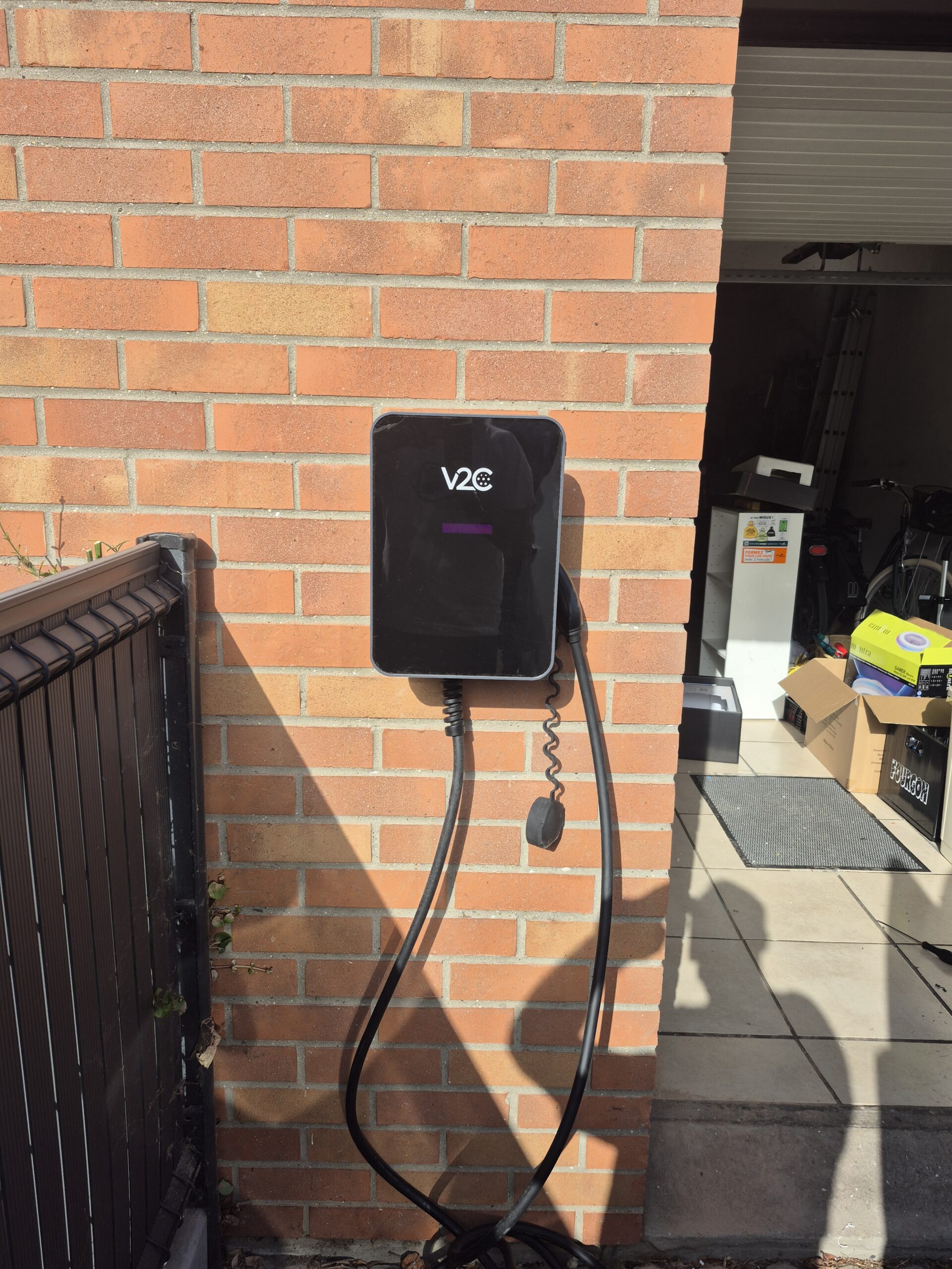 Installation d’une borne V2C Trydan 7 kW à Téteghem dans le Nord