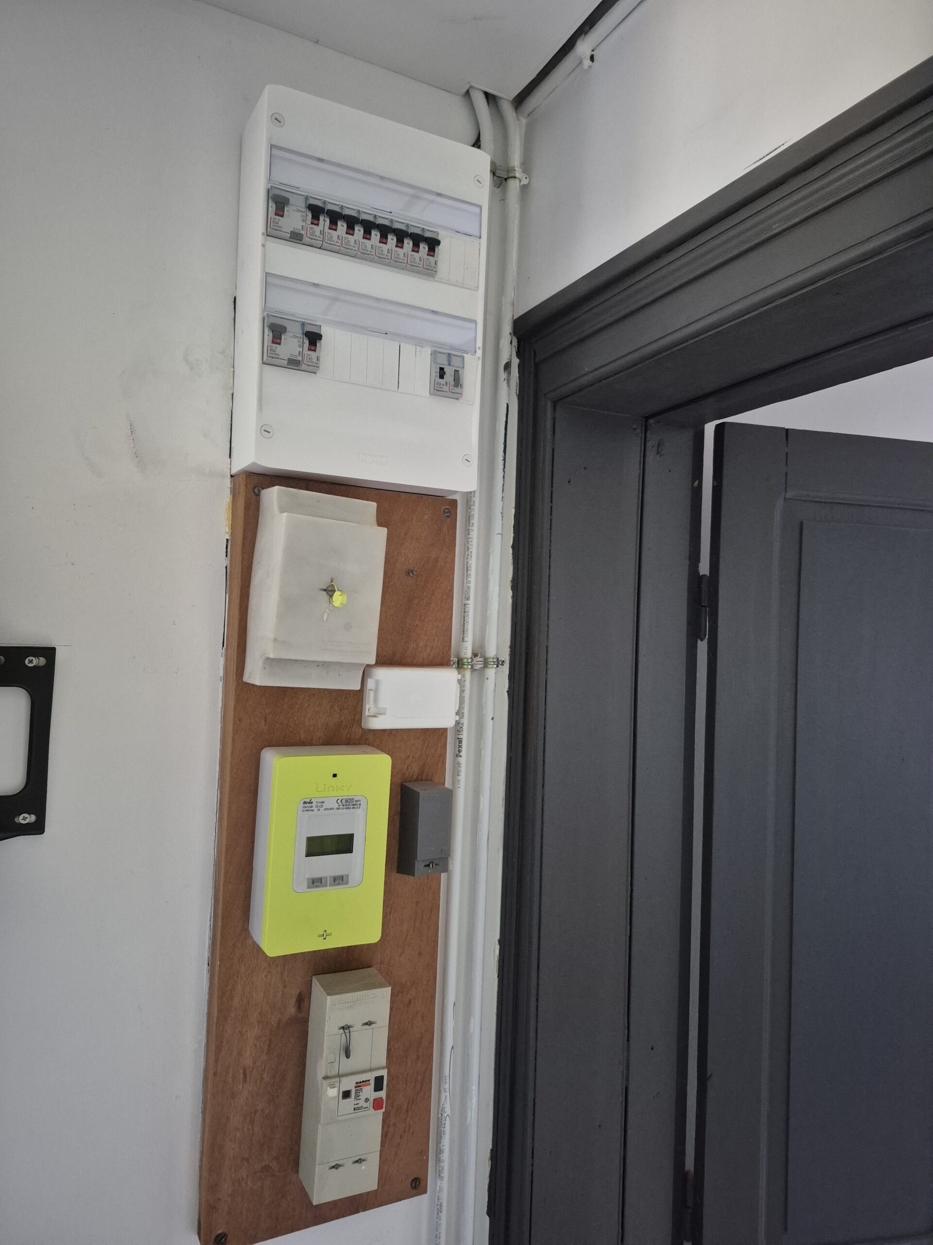 Borne V2C Trydan avec câble intégré 5 mètres à Éperlecques