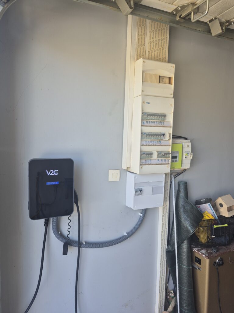 Borne V2C Trydan 7,4 kW à Loon-Plage (59)