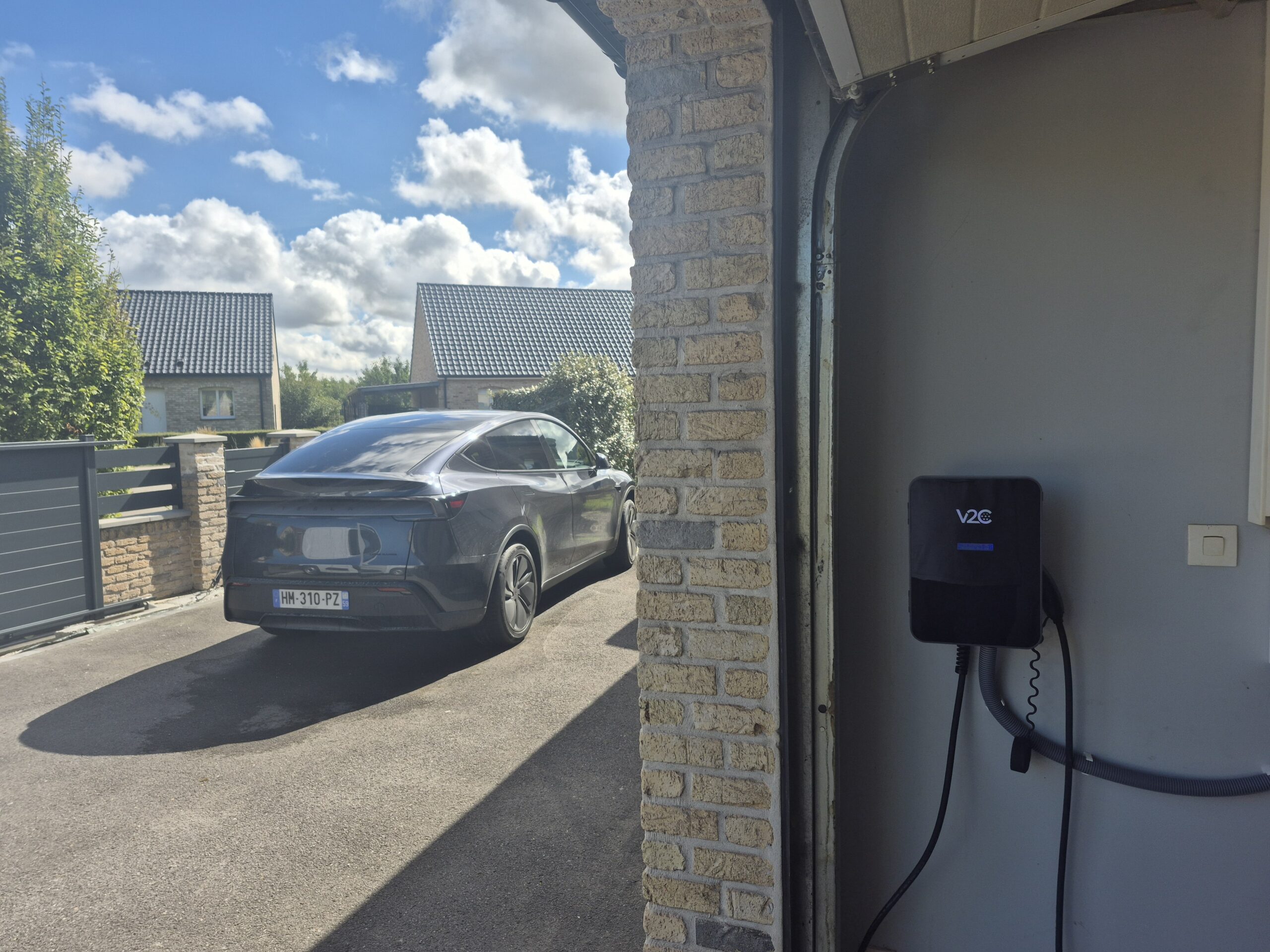 Borne de recharge V2C Trydan pour Tesla à Loon-Plage