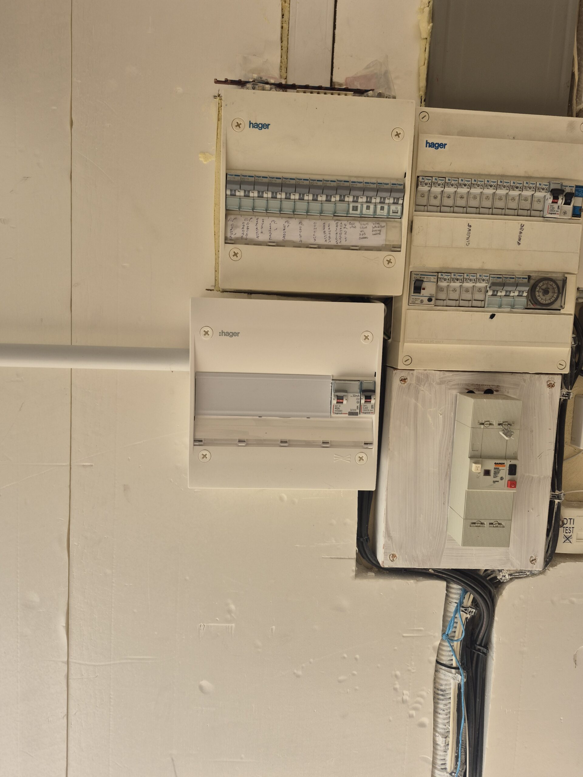 Borne V2C 7 kW installée à Lens par IRVE-Hauts de France