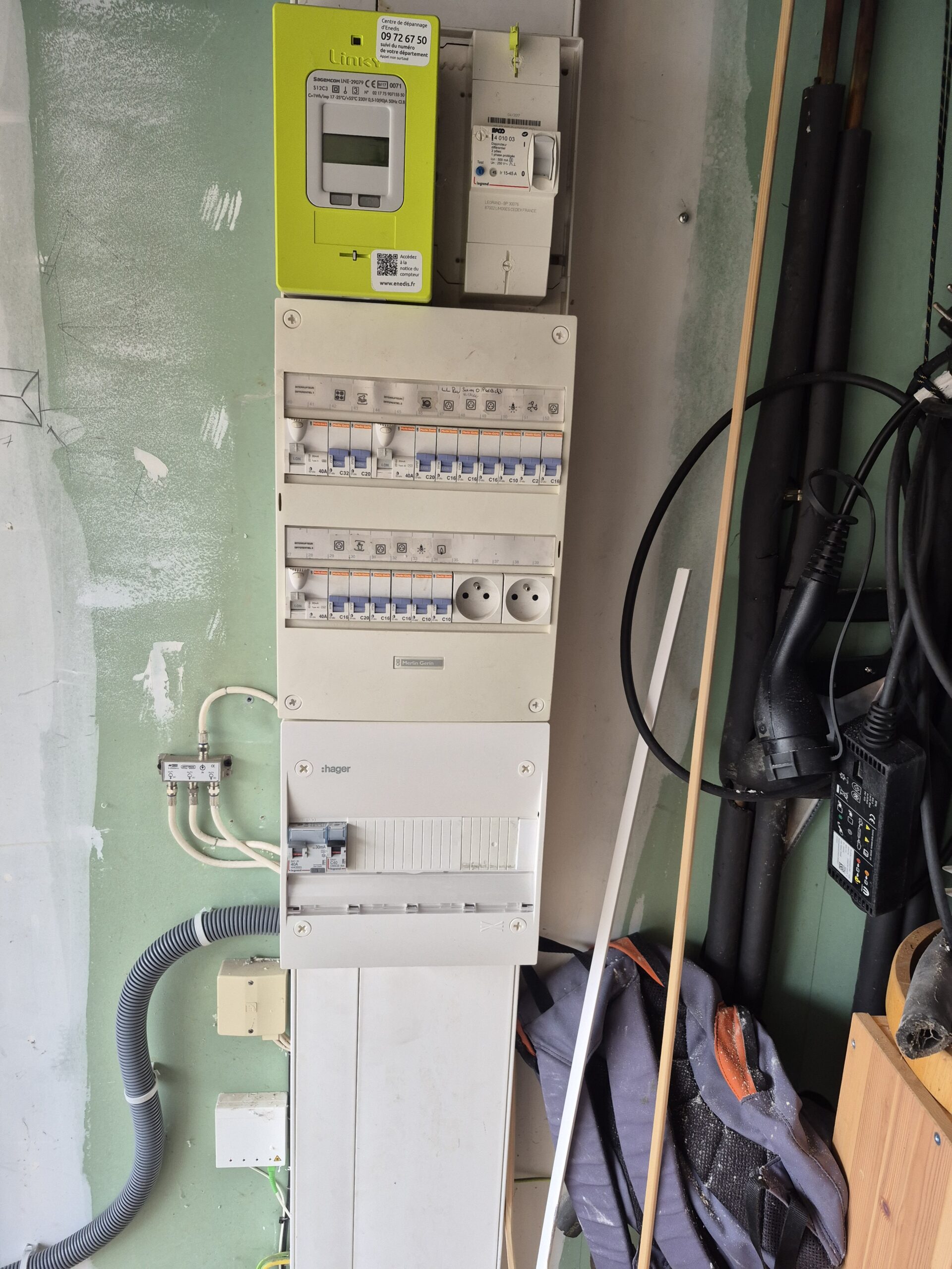 Borne de recharge V2C Trydan installée à Fournes-en-Weppes dans le Nord