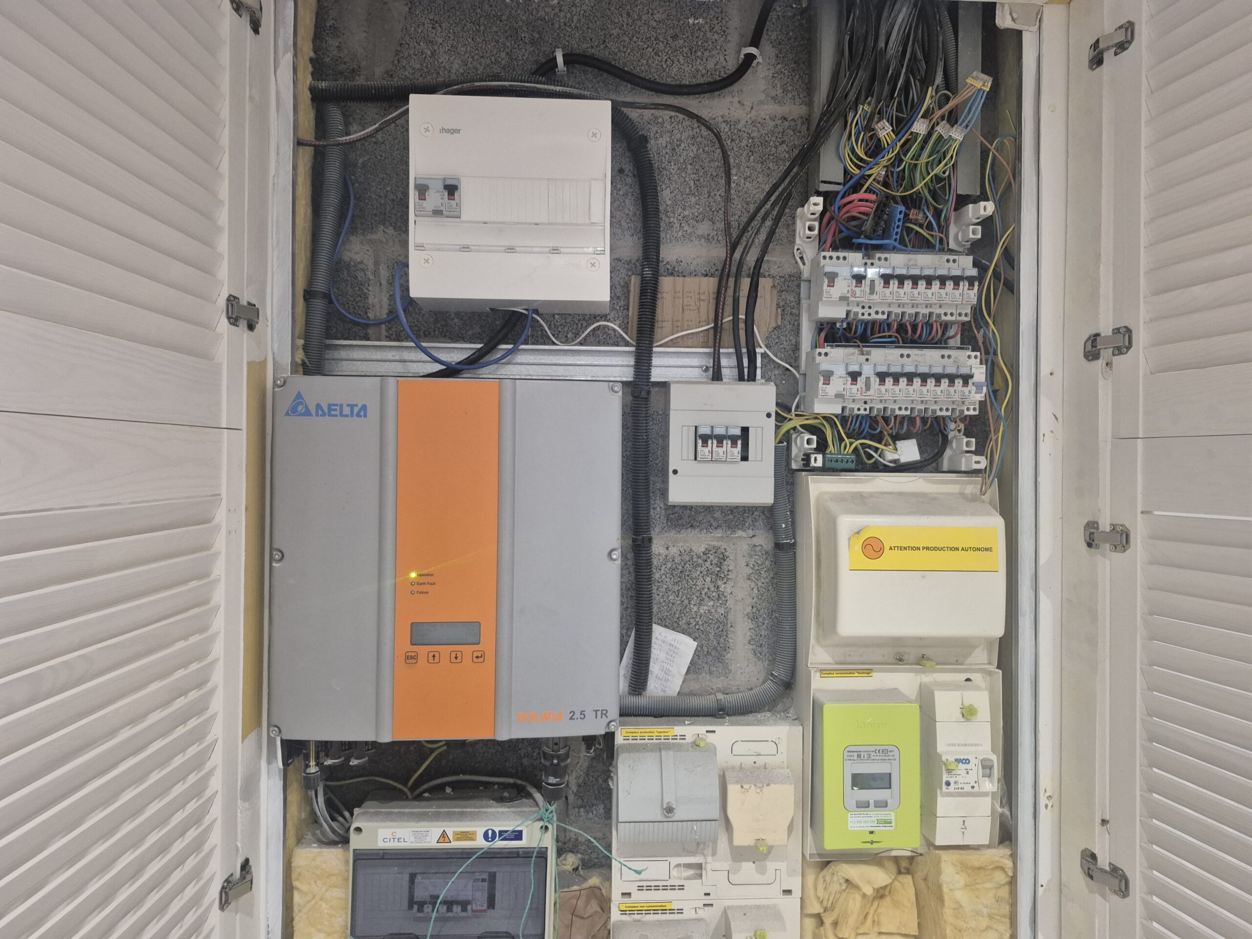 Borne V2C Trydan 7 kW avec intégration solaire à Auberchicourt