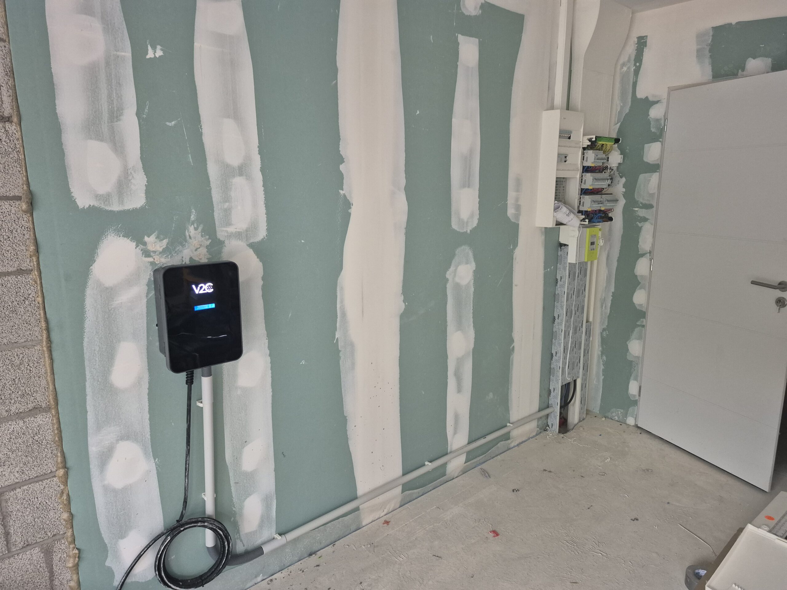 Borne V2C 7 kW installée chez un particulier à Béthune